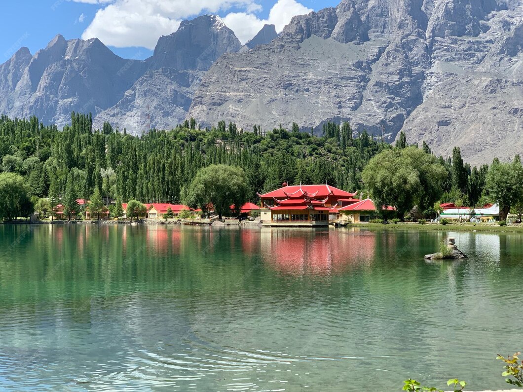 reflection-shangri-la_1048944-12306817